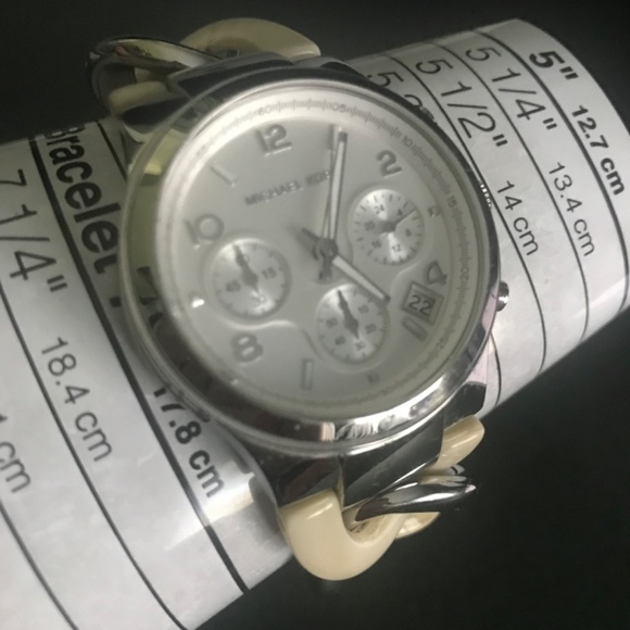 Michael Kors Silver-tone Women’s Runway Twist Chronograph Watch MK-4263 - Picture 3 of 11